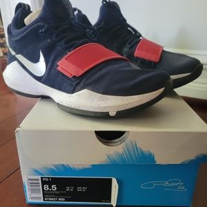 Nike PG1 boys/men's basketball shoes size 8.5, navy with red strap